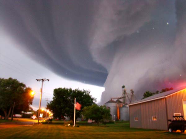 [Image: Tornado-hits-south-Arkansas-Missouri.jpg]